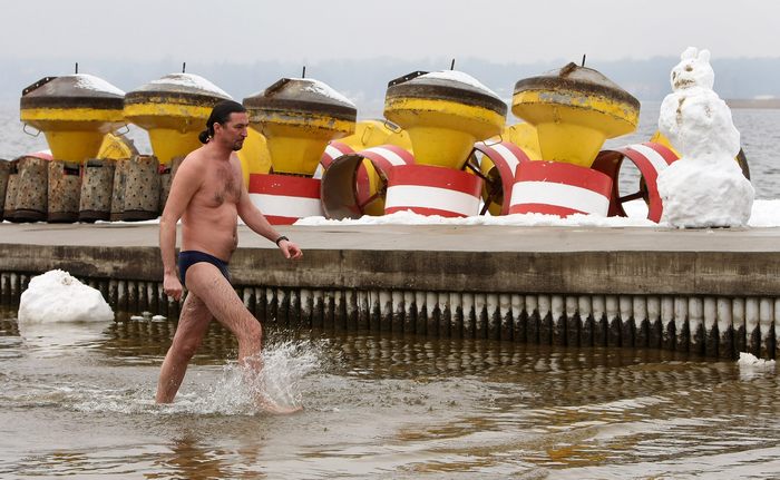 На озере Ванзее в Берлине открыт купальный сезон