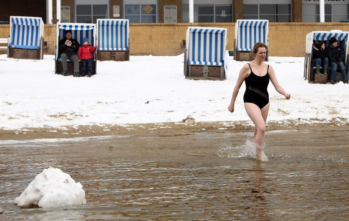 На озере Ванзее в Берлине открыт купальный сезон