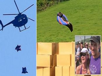 Гари Коннери, одетый в «крылатый» костюм, удачно приземлился после прыжка с 731-метровой высоты. Фото: rai.it
