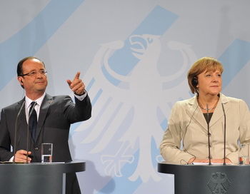 Франсуа Олланд и Ангела Меркель на пресс-конференции в Берлине 15 мая 2012 года. Фото: BERTRAND LANGLOIS/AFP/GettyImages