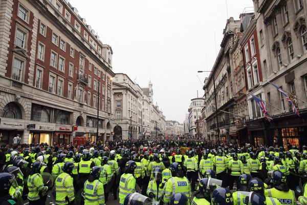 Марш протеста против государственной политики бюджетных сокращений прошел в Лондоне, 26 марта 2011. Фото:  Peter Macdiarmid/Getty Images