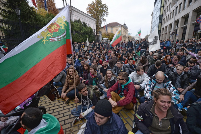 Болгарские студенты продолжают осаждать парламен. Фото: DIMITAR DILKOFF/AFP/Getty Images