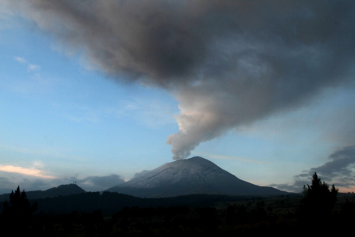 Вулкан Попокатепетль. Фото: J.GUADALUPE PEREZ/AFP/Getty Images