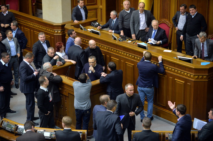 Украинский парламент не поддержал вотум недоверия правительству