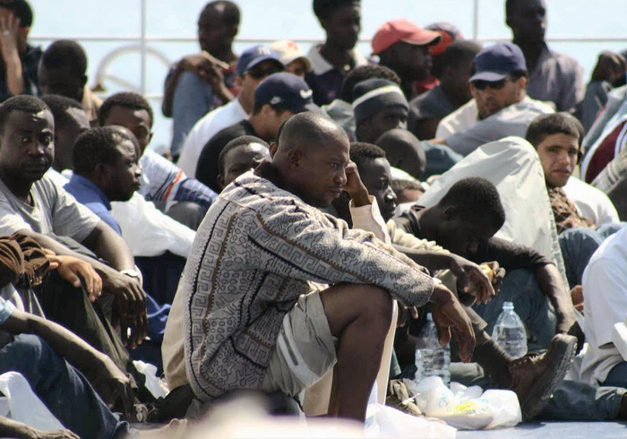 Африканские беженцы. ЕС планирует создание группы экспертов по проблеме беженцев. Фото: FRANCO LANNINO/AFP/Getty Images