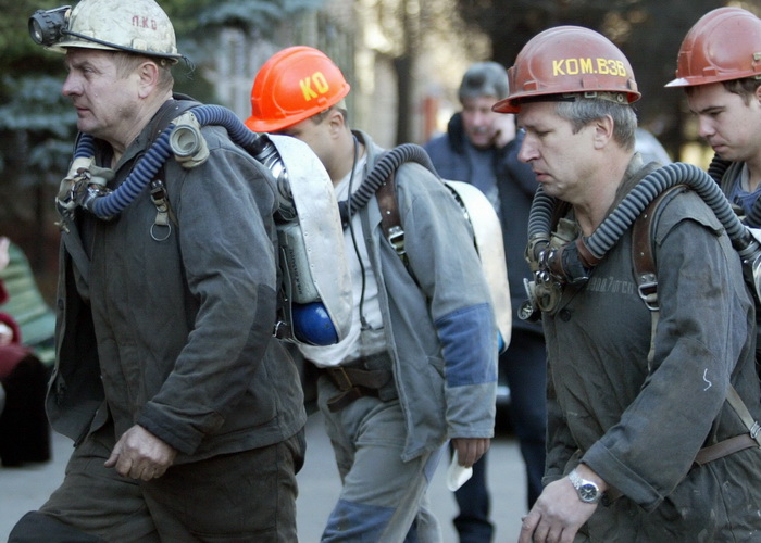 Обвал породы в шахте Донбасса привёл к гибели шахтёра. Фото: Alexander KHUDOTEPLY/AFP/Getty Images