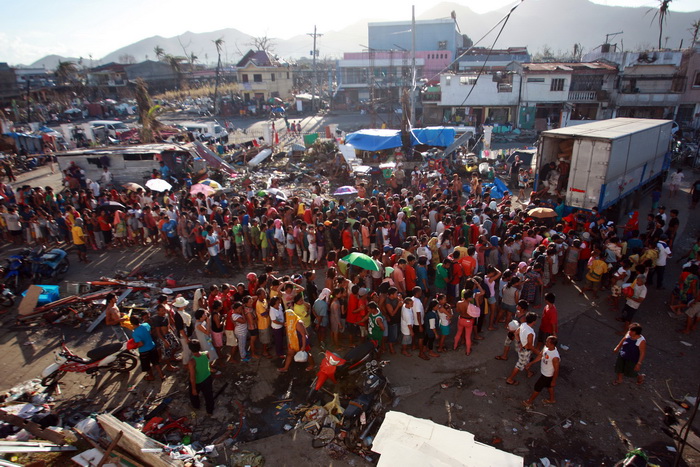 Около 1,5 миллиона филиппинцев живут на улице. Фото: Jeoffrey Maitem/Getty Images