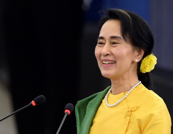 Аун Сан Су Чжи. Фото: PATRICK HERTZOG/AFP/Getty Images
