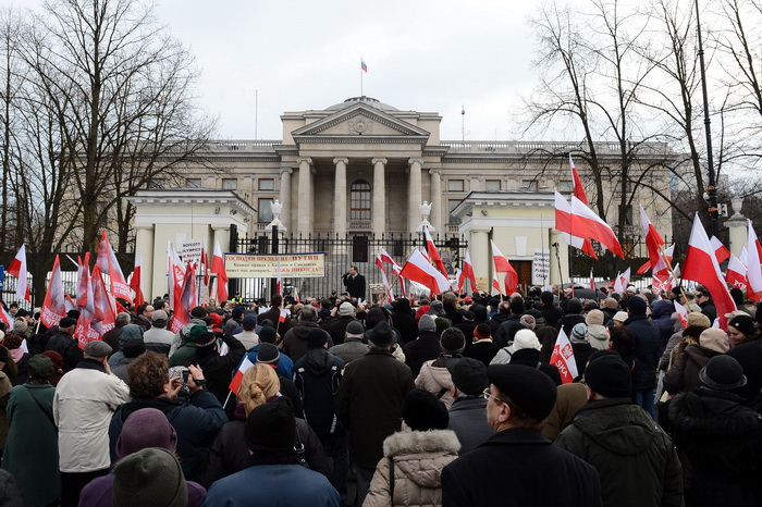 Польша не возместит ущерб российскому посольству от нападения националистов