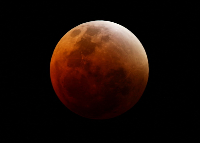 Луна. Фото: Matt King/Getty Images