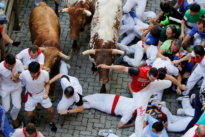 Забег с быками в Испании закончился госпитализацией 20 человек. Фото: Pablo Blazquez Dominguez/Getty Images