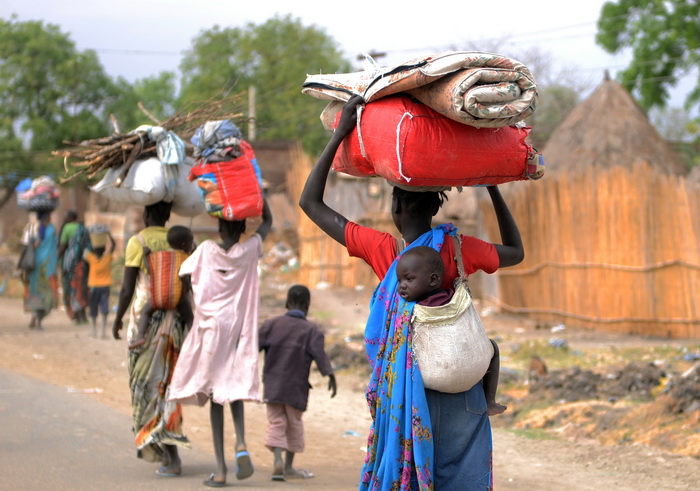 Более 800 тысяч жителей Южного Судана вынуждены были оставить свои дома из-за недавно произошедшего военного столкновения. Фото: SIMON MAINA/AFP/Getty Images