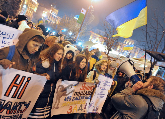 Сторонники президента Украины пришли на Евромайдан