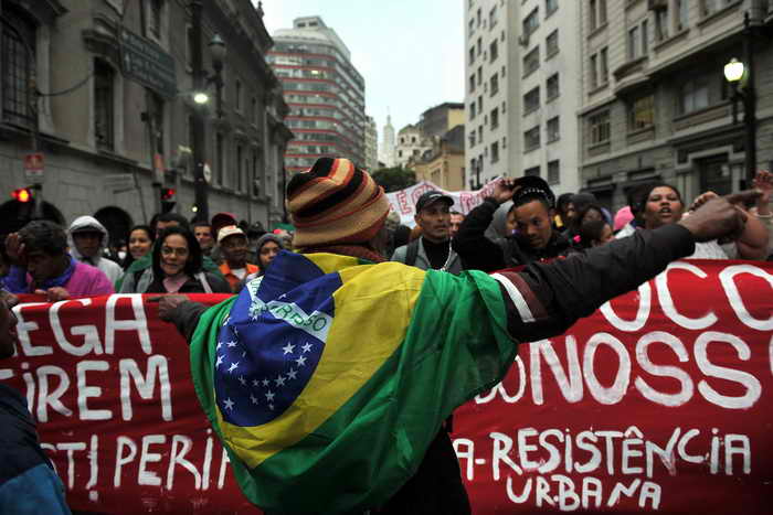Бурные протесты продолжаются в Бразилии