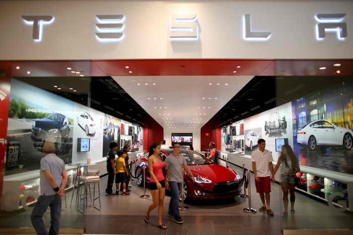 Транспорт будущего разрабатывает автомобильная компания Tesla