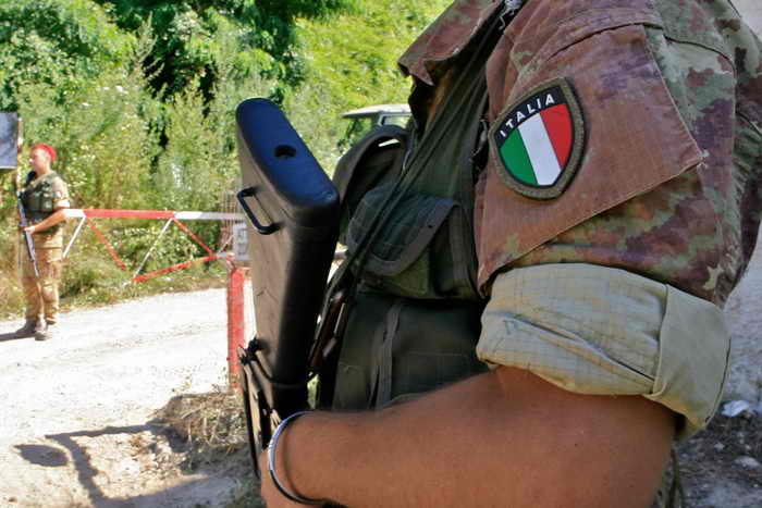  Итальянское правительство направит патрули солдат в регион Кампания. Фото: FRANCESCO PISCHETOLA/AFP/Getty Images 