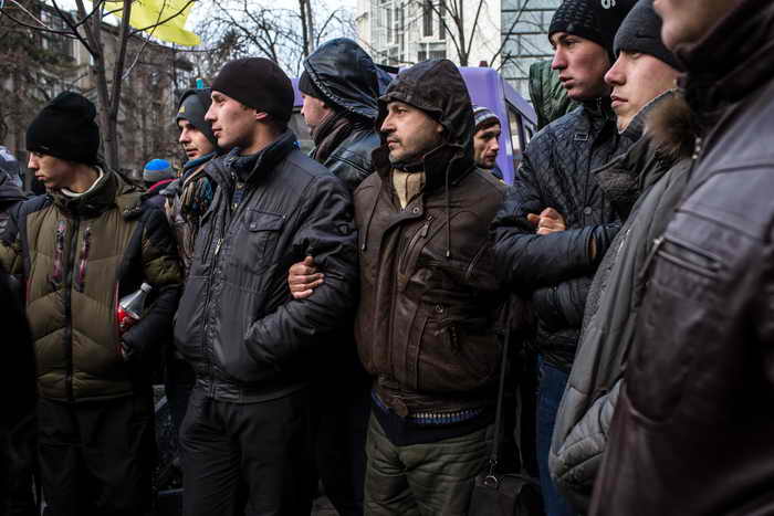Более 500 активистов Евромайдана пикетировали здание МВД