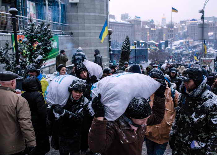На Майдане Незалежности восстанавливают баррикады