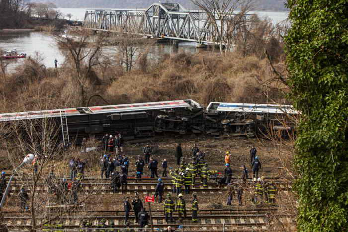 Причиной аварии поезда в Нью-Йорке мог быть отказ тормозов