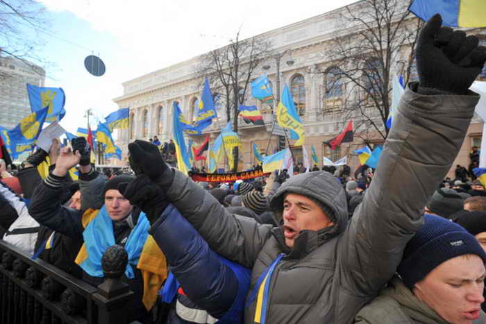 Активисты Евромайдана сорвали заседание Киевской Рады