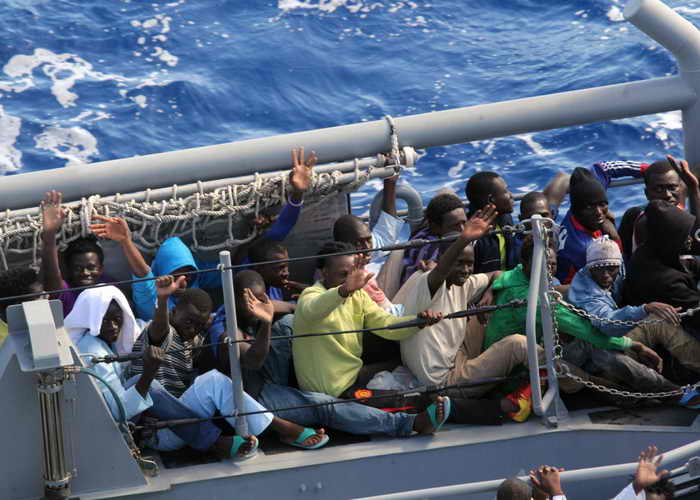 Американский военный корабль спас 128 беженцев в Средиземном море. Фото: U.S. Navy via Getty Images