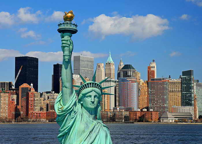 Нью-Йорк. Манхеттен. Статуя Свободы. В Нью-Йорке в одном из отелей района Манхеттен открылся ледяной бар, где можно спрятаться от изнуряющей летней жары. Фото с сайта flickr.com     