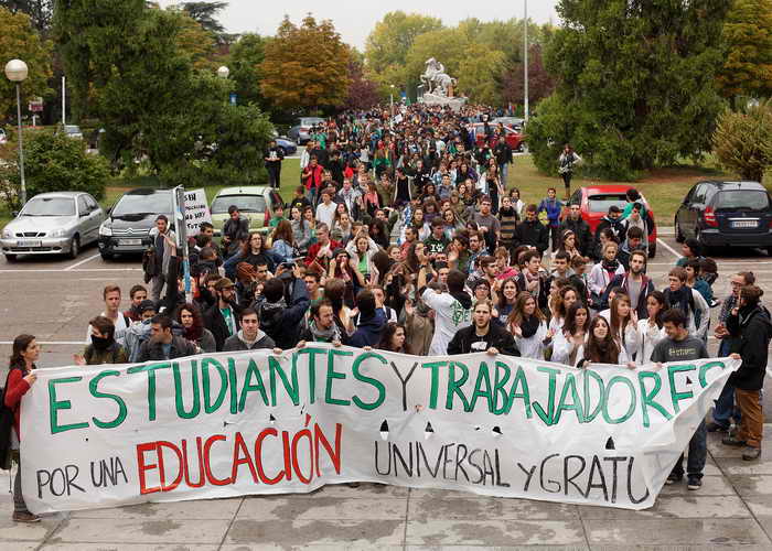 В Испании прошла забастовка против реформы образования. В акции участвовали профессора, учителя, воспитатели детских садов, школьники и студенты. Фото: Blazquez Dominguez/Getty Images