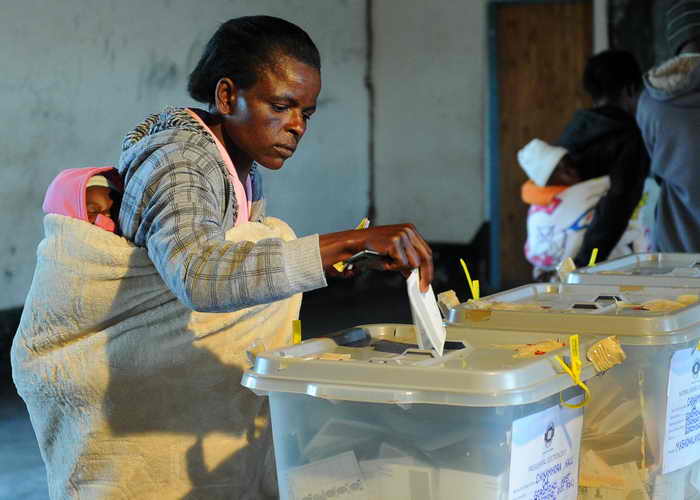 Премьер-министр Зимбабве назвал прошедшие выборы фарсом