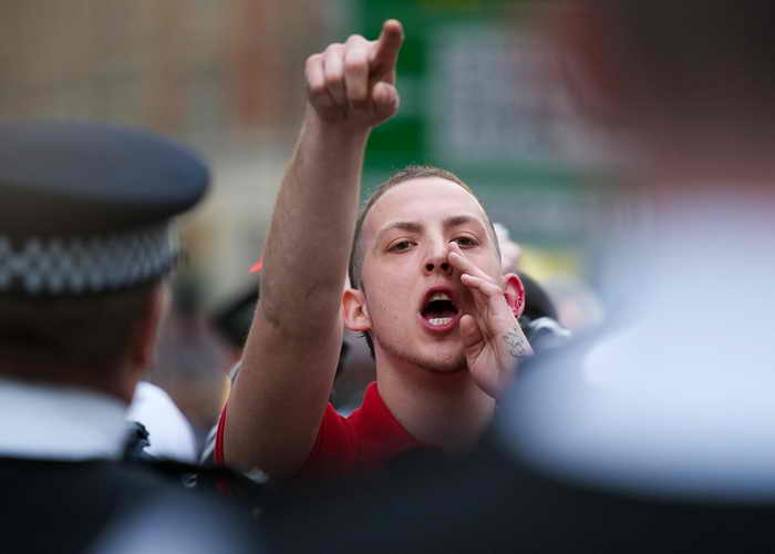 Более 160 человек задержали во время беспорядков в Лондоне