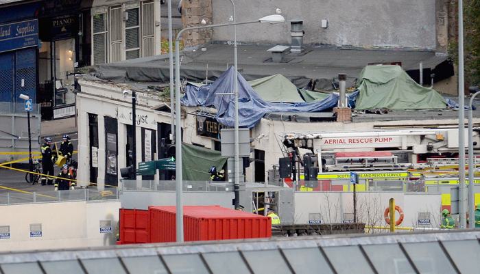 Число погибших при крушении  вертолёта в Глазго увеличилось