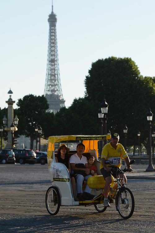 Вело-такси пользуется спросом в Париже
