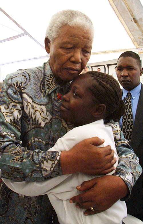 Нельсон Мандела, бывший африканский лидер, скончался