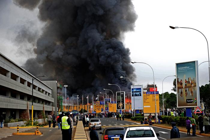 Власти Кении установят причину пожара в главном аэропорту страны