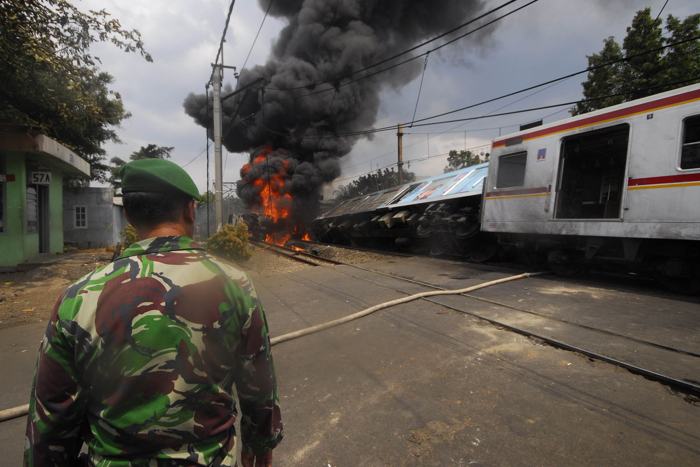 Семь человек погибли в результате ДТП в Джакарте