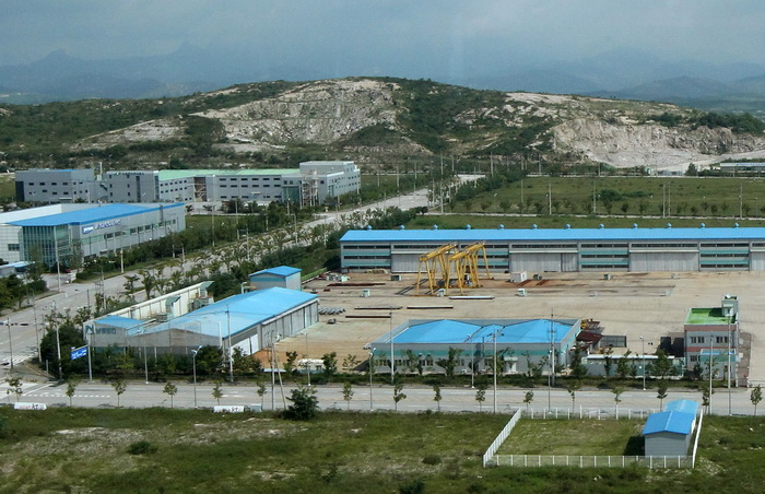 Промышленная зона Кэсон, 14 августа 2013 года. Фото: Lee Seung-Hwan-Korea Pool/Getty Images