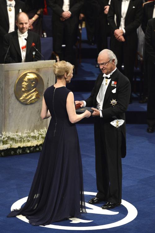 Нобелевскую премию 2013 вручили в Стокгольме