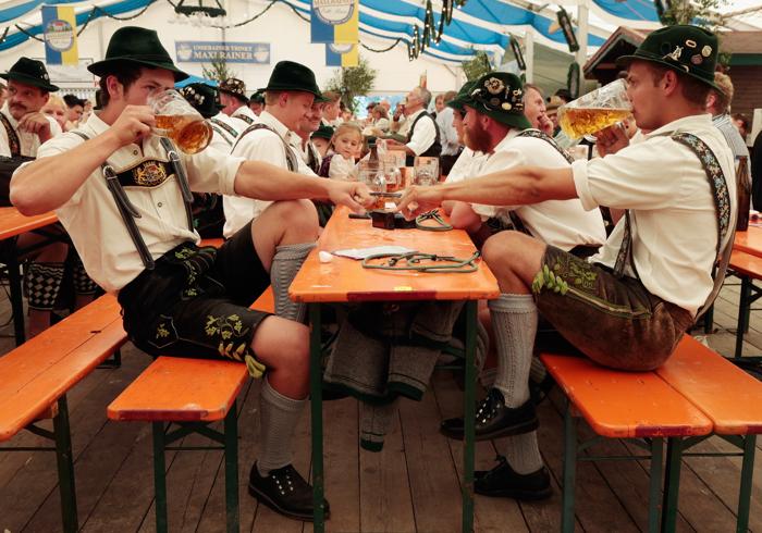 Традиционный чемпионат по вольной борьбе на пальцах прошёл в Баварии