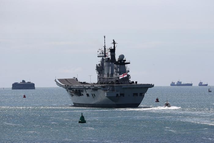 Британские военные корабли направились к Гибралтару