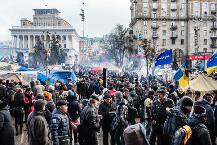 Тысячи человек продолжили протесты на Майдане 13 декабря
