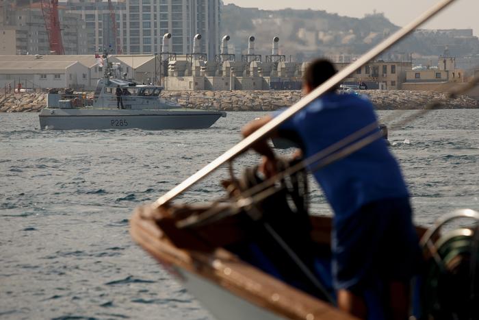 На Гибралтаре испанские рыбаки начали акцию протеста