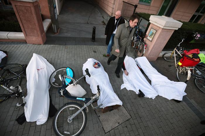 Велосипедисты провели «мёртвую» акцию протеста в Лондоне