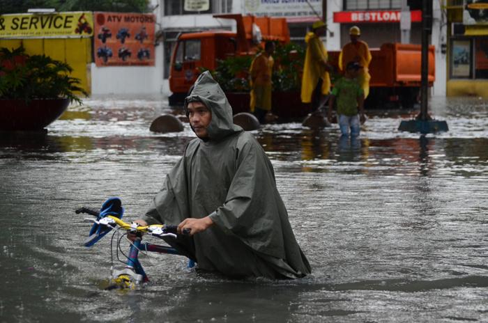Число жертв наводнения в столице Филиппин достигло 8 человек
