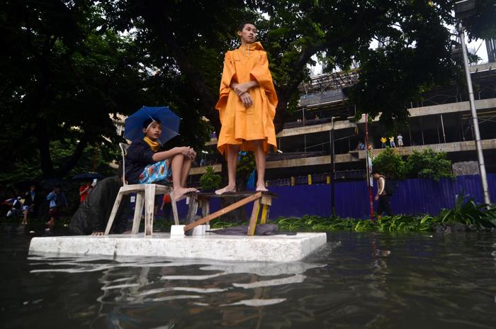 Число жертв наводнения в столице Филиппин достигло 8 человек
