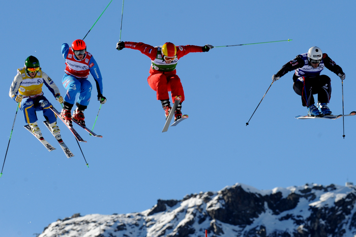 Соревнования по ски-кроссу. Фото: JEAN-PIERRE CLATOT/AFP/Getty Images