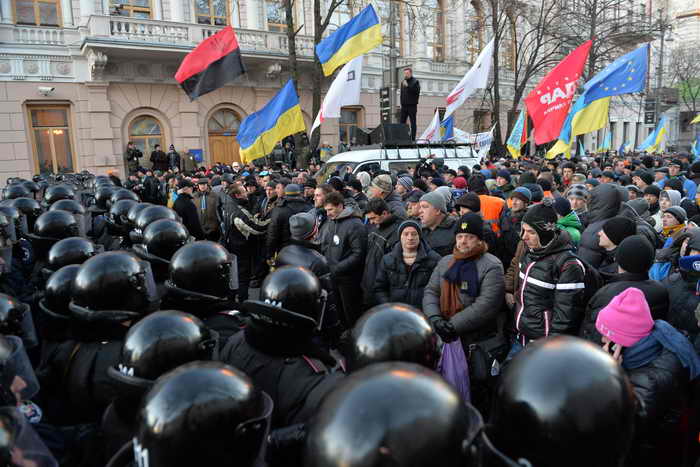 Янукович подписал закон об амнистии всех участников Евромайдана