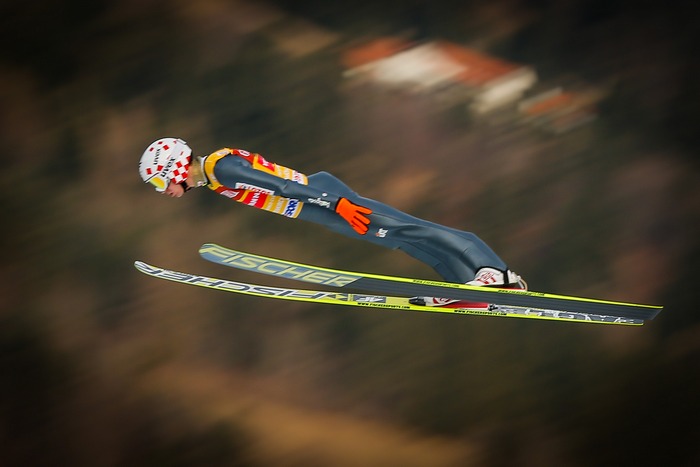 Польский лыжник завоевал "золото" в прыжках с большого трамплина