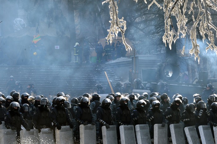 Бойцы спецподразделений в центре Киева, 27 января 2014 года. Фото: SERGEI SUPINSKY/AFP/Getty