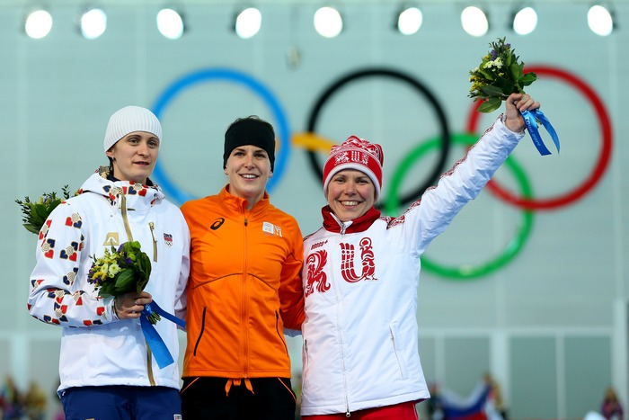 Голландская конькобежка Ирен Вюст лидировала на дистанции в 3 000 метров