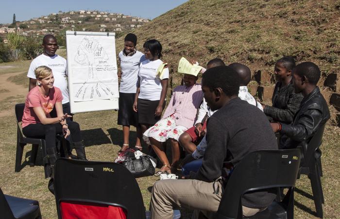 Шарлиз Терон приехала в Южную Африку бороться со СПИДом