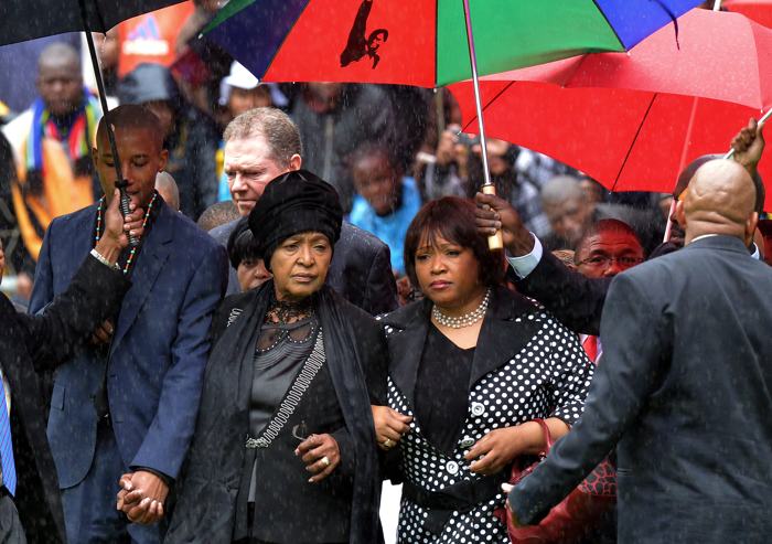 Знаменитости прибыли на официальную панихиду по Нельсону Манделе в Йоханнесбург
